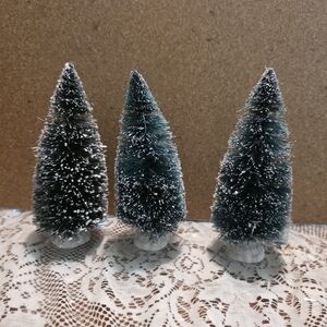 Snowy Pine Holiday Decor Set Of 3  - Green And White Size 6 Inches